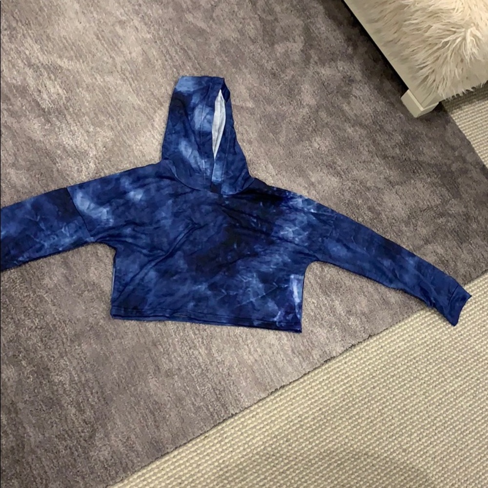 cropped sweatshirt